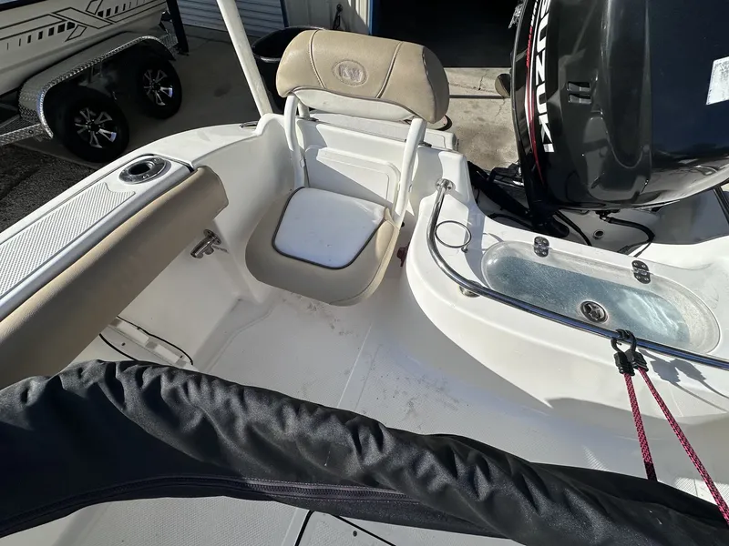 Slide: The Image of Key West 211 Dual Console 2016 - 11