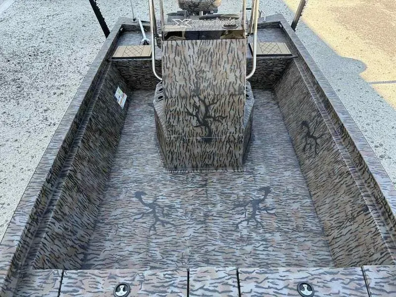 Slide: The Image of Xpress Hyper-Lift Bay Series 210 BAY 2026 - 12