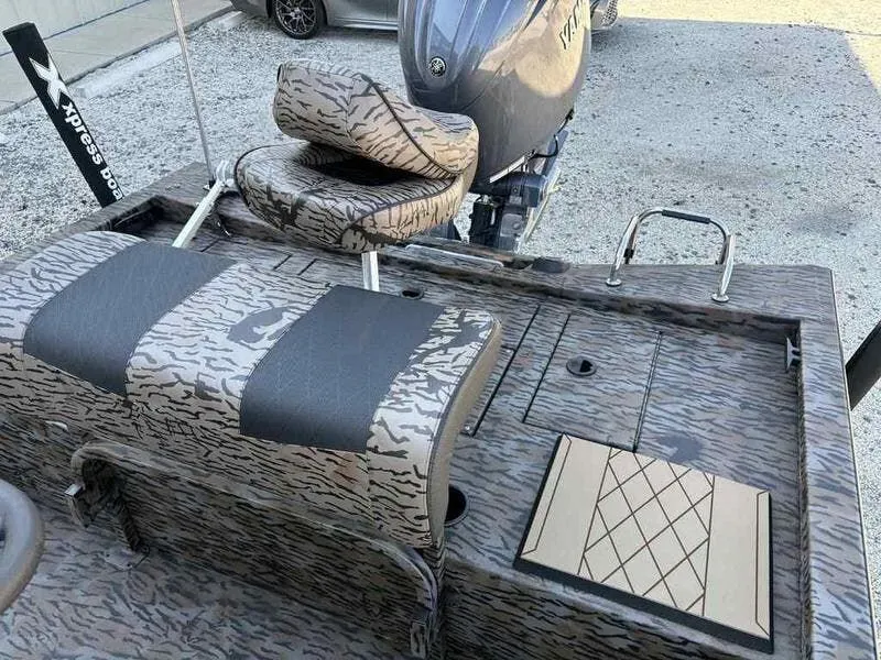 Slide: The Image of Xpress Hyper-Lift Bay Series 210 BAY 2026 - 9