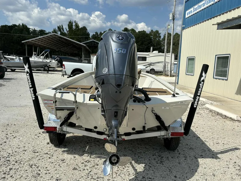 Slide: The Image of Xpress Hyper-Lift Bay Series 210 BAY 2026 - 7