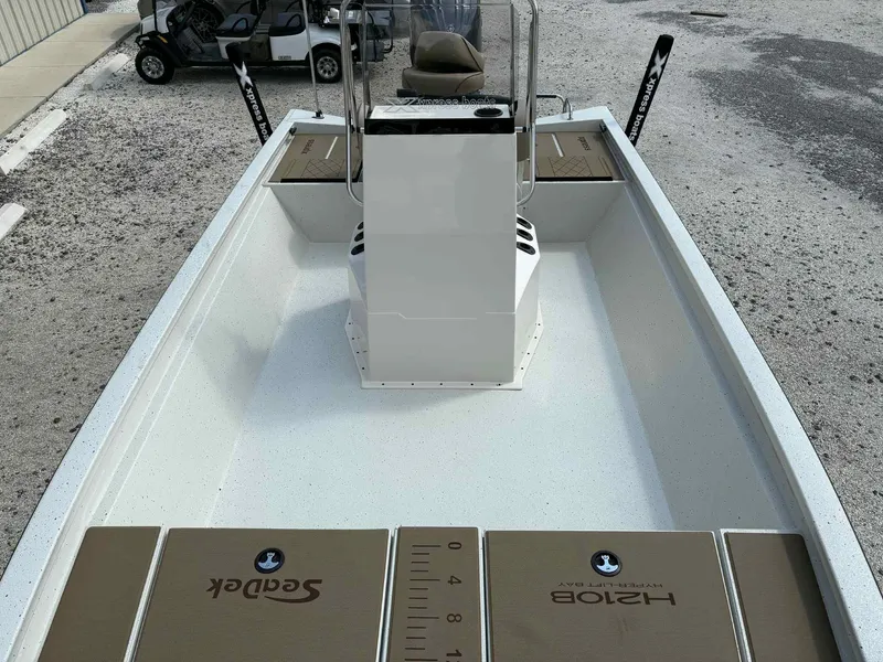 Slide: The Image of Xpress Hyper-Lift Bay Series 210 BAY 2026 - 9