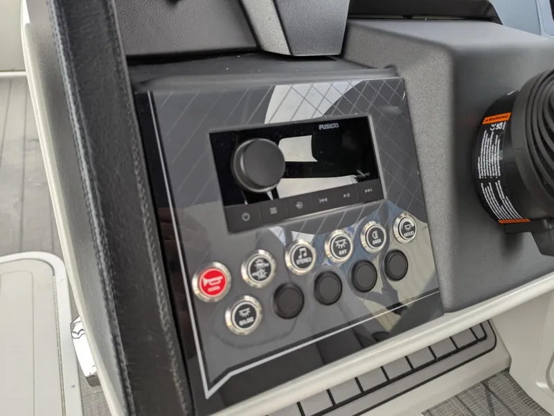 Slide: The Image of Avalon CATALINA 25 QUAD LOUNGER 2025 - 14