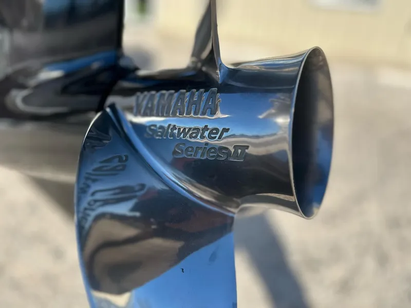 Slide: The Image of Avalon CATALINA 25 QUAD LOUNGER 2025 - 16