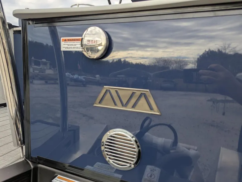 Slide: The Image of Avalon CATALINA 25 QUAD LOUNGER 2025 - 17