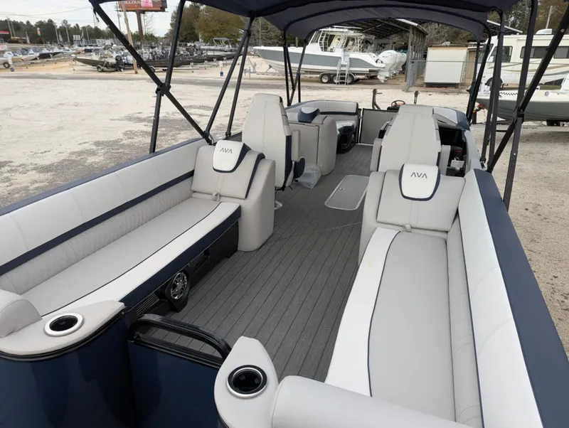 Slide: The Image of Avalon CATALINA 25 QUAD LOUNGER 2025 - 21