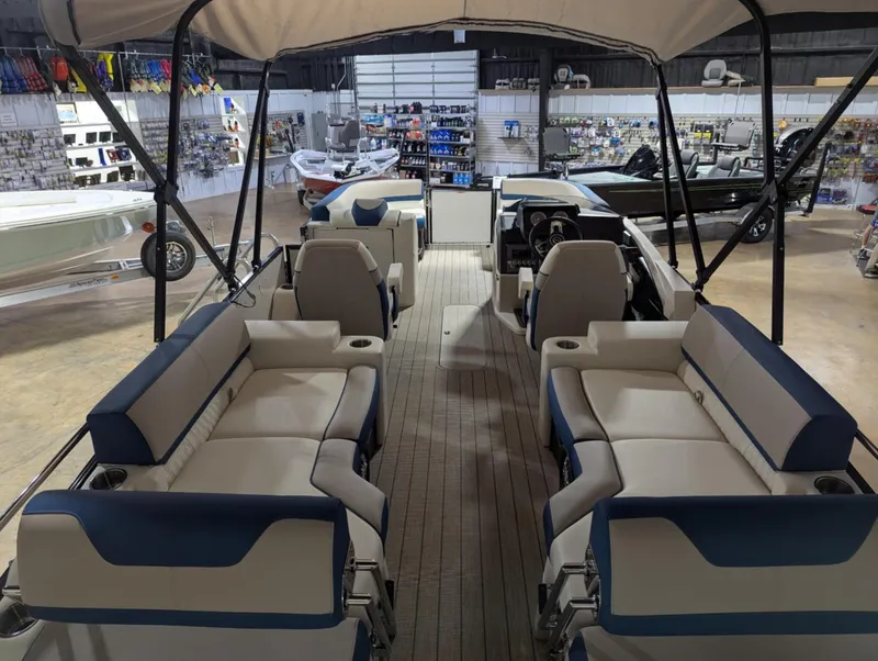 Slide: The Image of Avalon Catalina 23 versa lounge 2025 - 10