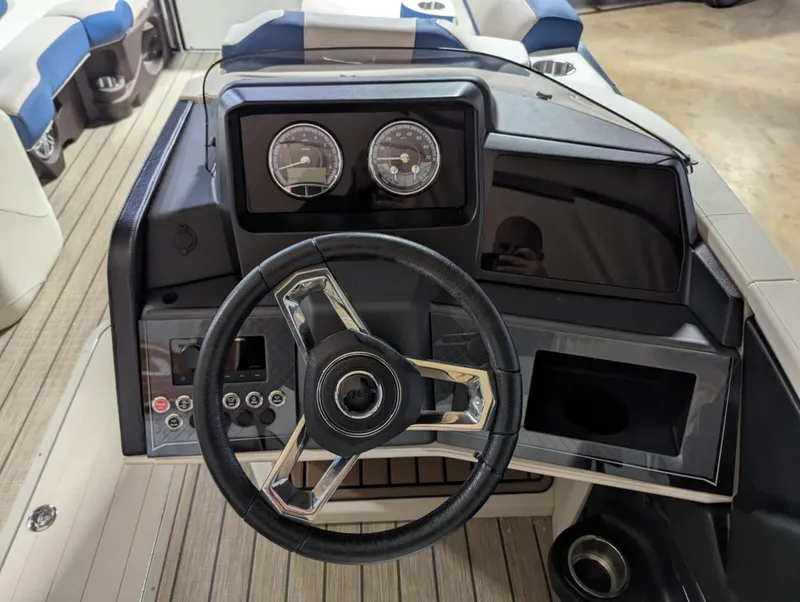 Slide: The Image of Avalon Catalina 23 versa lounge 2025 - 16