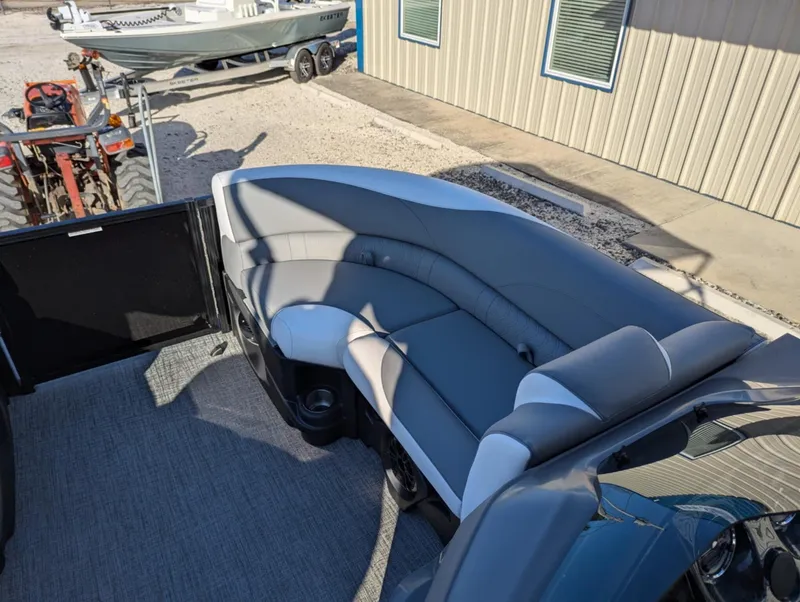 Slide: The Image of Avalon LSZ 23 LOUNGE SWITCH 2025 - 25