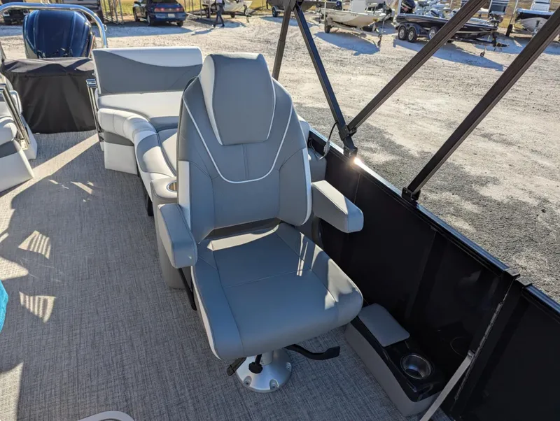 Slide: The Image of Avalon LSZ 23 LOUNGE SWITCH 2025 - 7