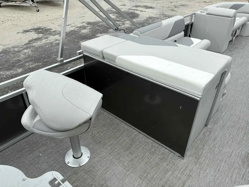 Slide: The Image of Avalon Venture 85 23 VERSA FISH-TRITOON 200HP 2025 - 11