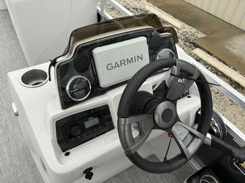Slide: The Image of Avalon Venture 85 23 VERSA FISH-TRITOON 200HP 2025 - 17