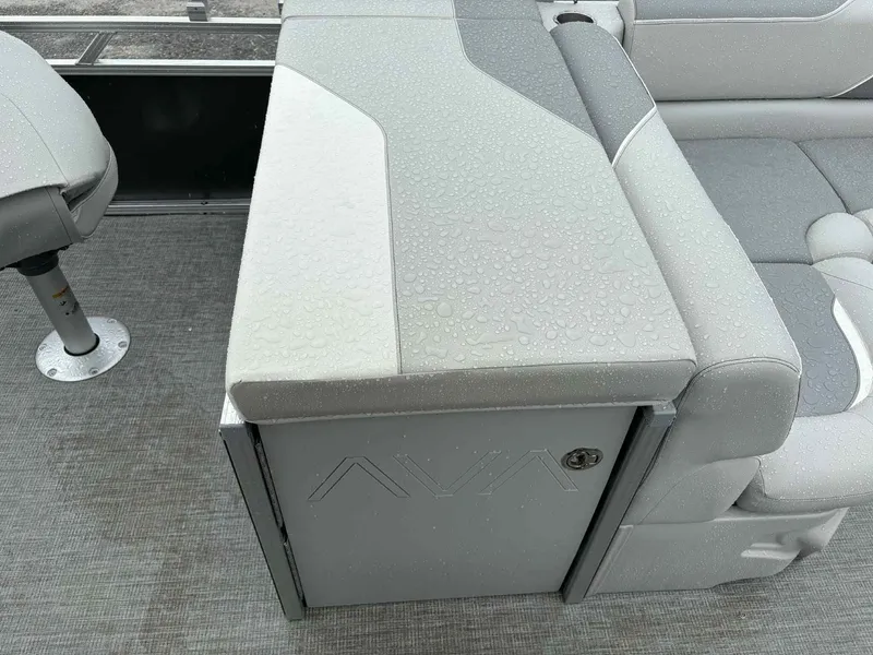 Slide: The Image of Avalon Venture 85 23 VERSA FISH-TRITOON 200HP 2025 - 19