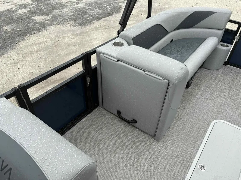 Slide: The Image of Avalon Venture 85 23 VERSA FISH 2025 - 10