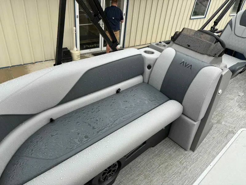 Slide: The Image of Avalon Venture 85 23 VERSA FISH 2025 - 12