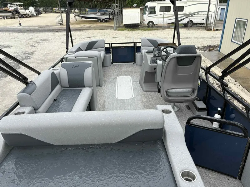 Slide: The Image of Avalon Venture 85 23 VERSA FISH 2025 - 15