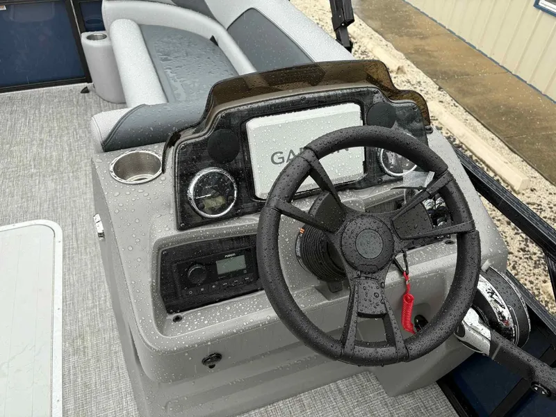 Slide: The Image of Avalon Venture 85 23 VERSA FISH 2025 - 20