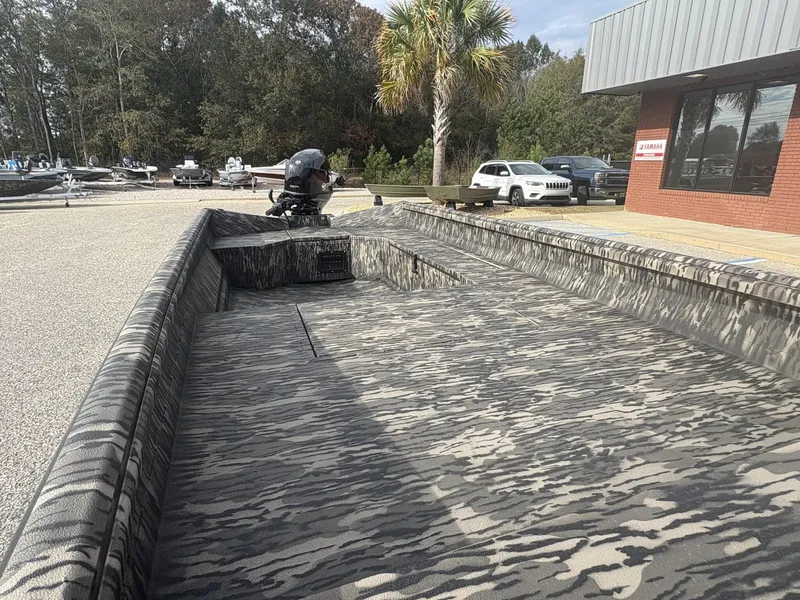 Slide: The Image of Reaper Boats 756 Step Transom 2026 - 14