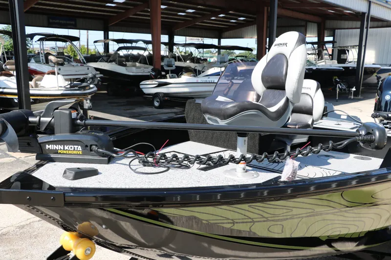 Slide: The Image of Smoker Craft 166 SC 2025 - 11