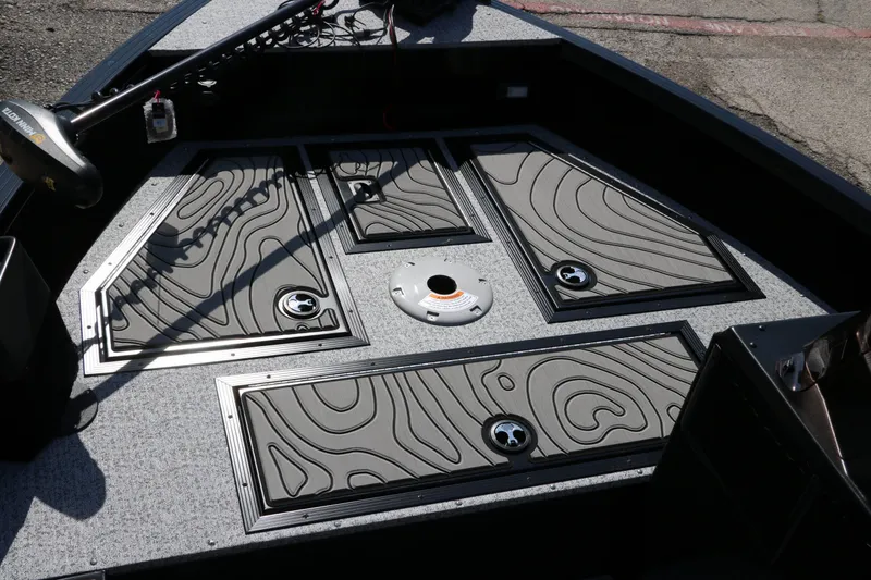 Slide: The Image of Smoker Craft 166 SC 2025 - 19