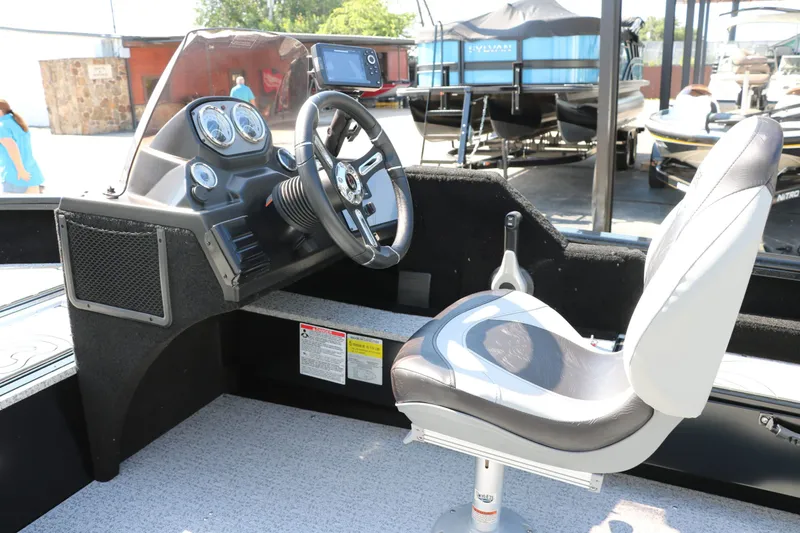 Slide: The Image of Smoker Craft 166 SC 2025 - 20