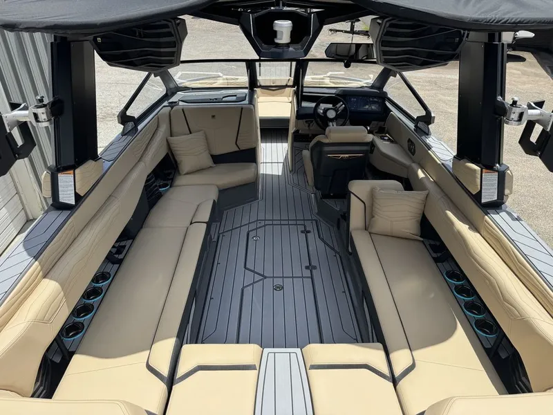 Slide: The Image of Nautique Super Air Nautique G25 2025 - 9