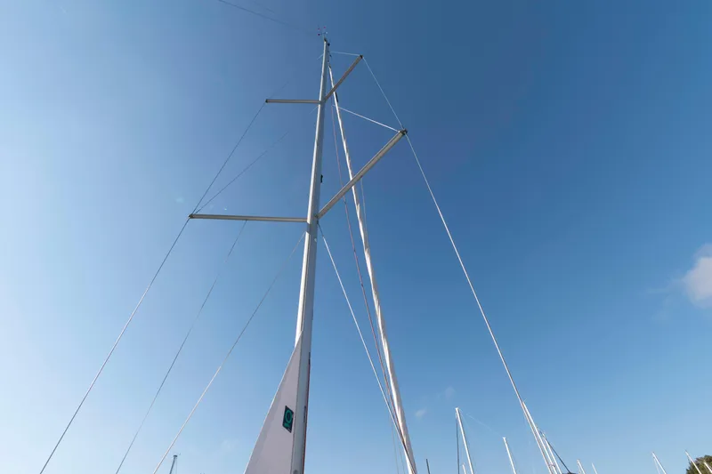 Slide: The Image of Mast of 2015 Beneteau Oceanis 37 sailboat against clear blue sky. - 8