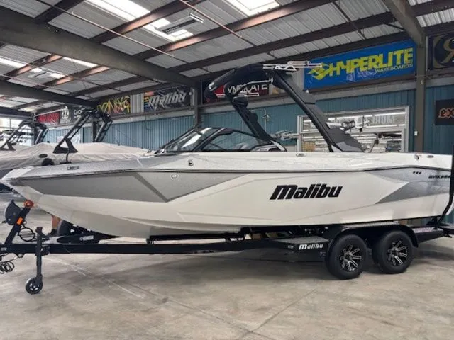 Slide: The Image of Malibu Wakesetter 23 LSV 2026 - 3