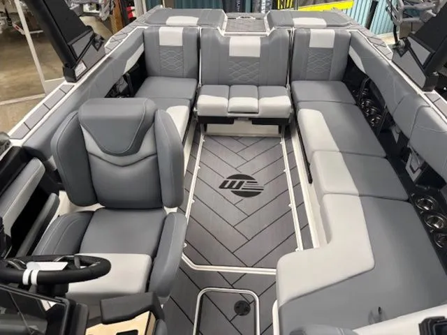 Slide: The Image of Malibu Wakesetter 23 LSV 2026 - 9