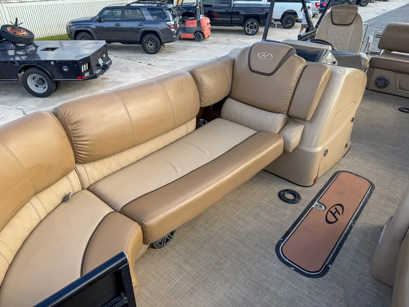 Slide: The Image of Harris Grand Mariner 230 2019 - 10