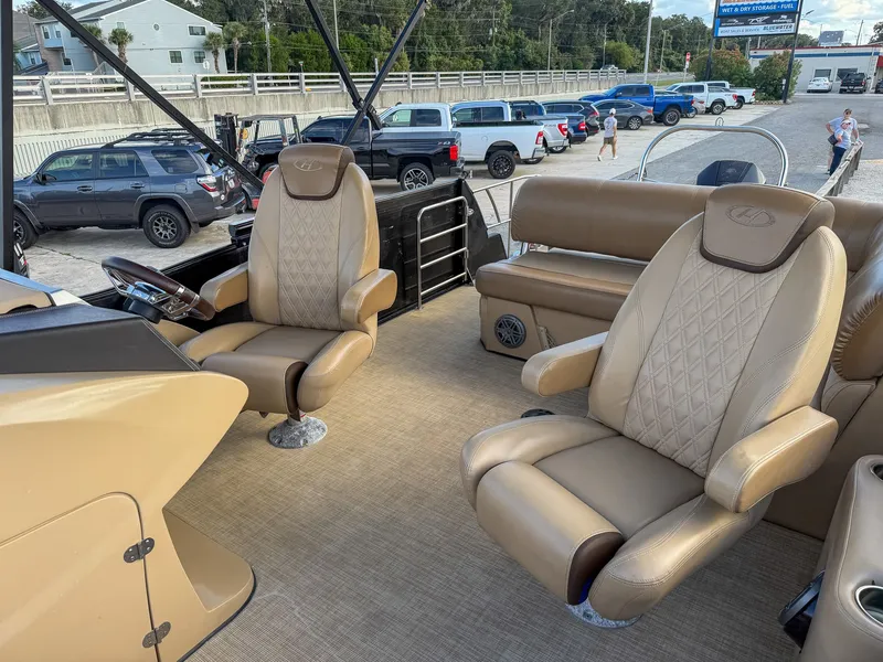 Slide: The Image of Harris Grand Mariner 230 2019 - 11