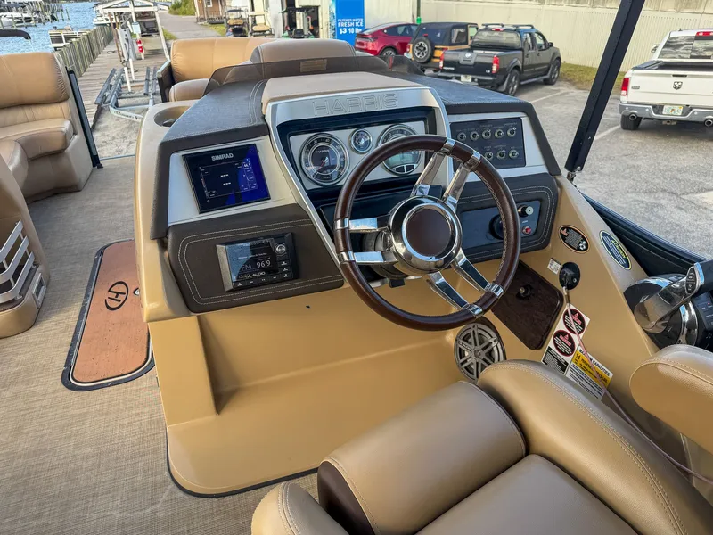 Slide: The Image of Harris Grand Mariner 230 2019 - 13