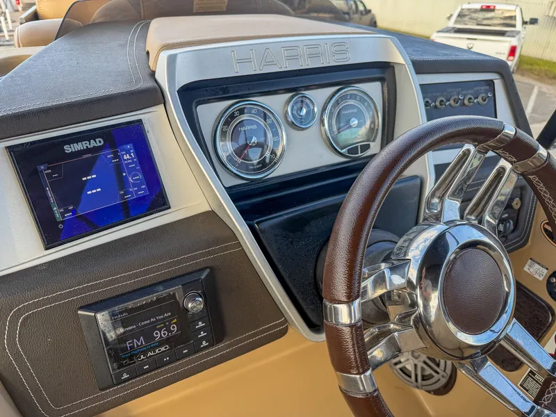 Slide: The Image of Harris Grand Mariner 230 2019 - 14