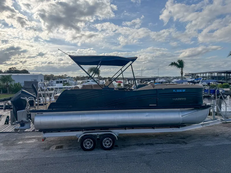 Slide: The Image of Harris Grand Mariner 230 2019 - 19