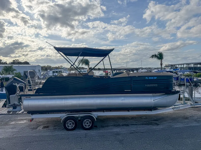 Slide: The Image of Harris Grand Mariner 230 2019 - 20