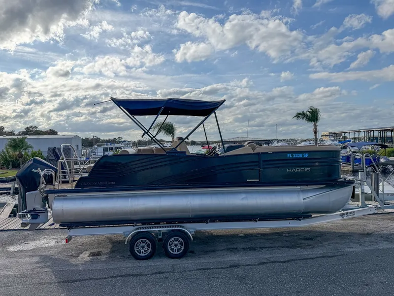 Slide: The Image of Harris Grand Mariner 230 2019 - 3