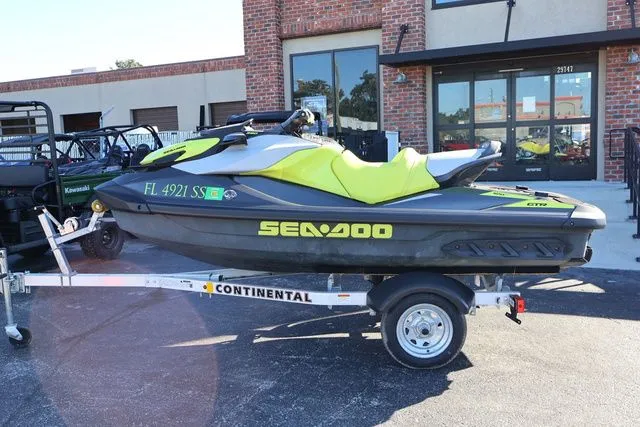 Slide: The Image of Sea-Doo PWC GTR 230 EB/NY 20 2020 - 3