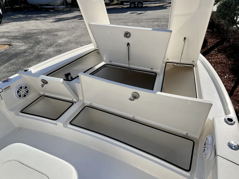 Slide: The Image of Maverick 2500 Hybrid 2024 - 13