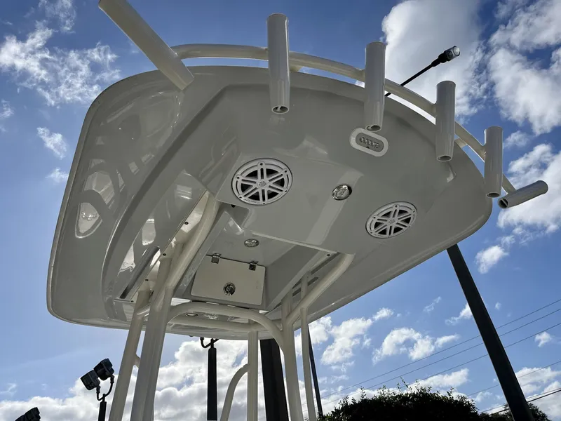 Slide: The Image of Maverick 2500 Hybrid 2024 - 19