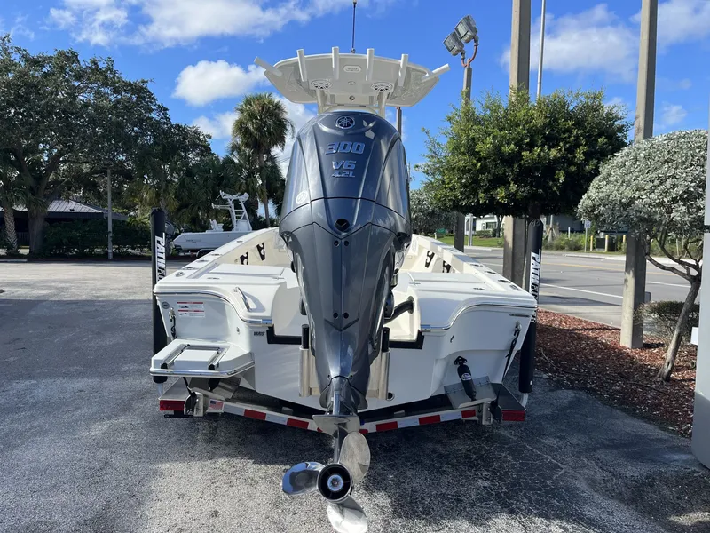 Slide: The Image of Maverick 2500 Hybrid 2024 - 3