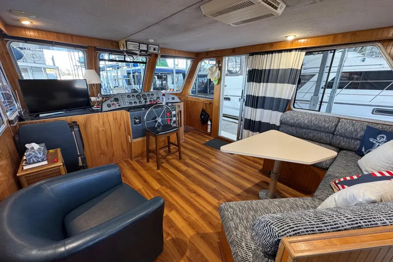 Slide: The Image of Gibson 44 CABIN YACHT 1993 - 32