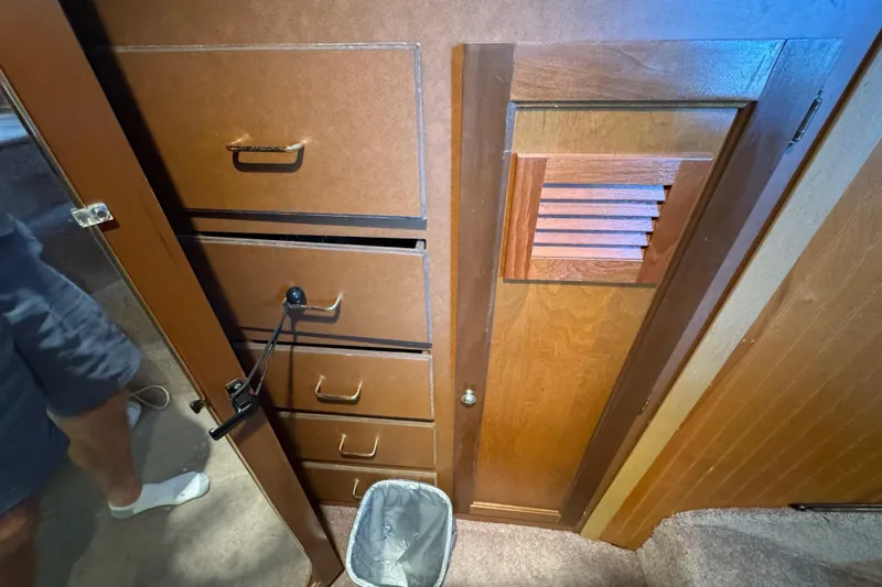 Slide: The Image of Gibson 44 CABIN YACHT 1993 - 38