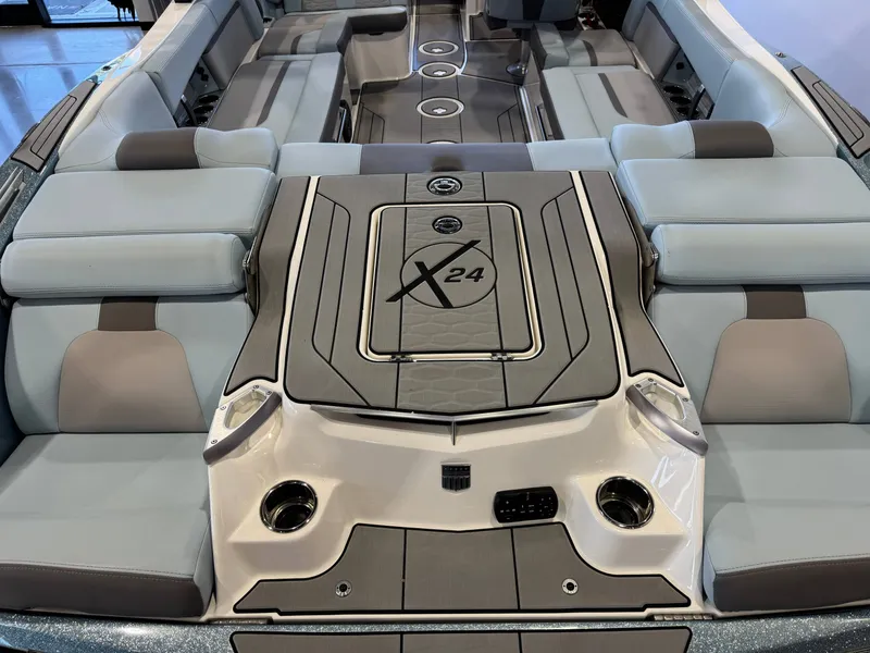 Slide: The Image of MasterCraft X24 2022 - 10