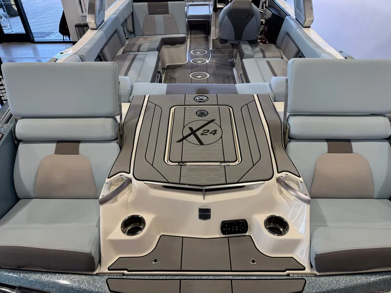 Slide: The Image of MasterCraft X24 2022 - 13