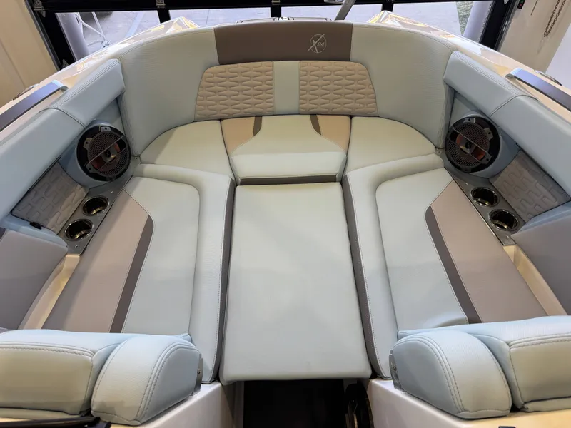 Slide: The Image of MasterCraft X24 2022 - 20