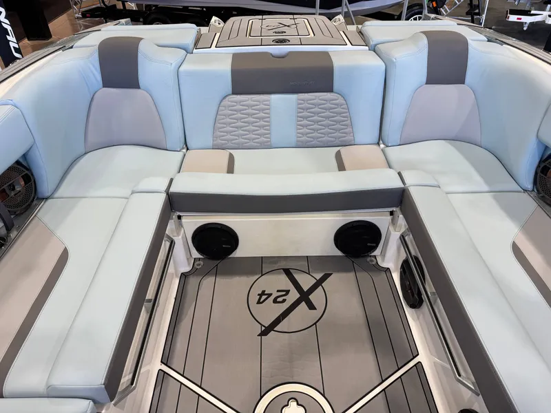 Slide: The Image of MasterCraft X24 2022 - 30