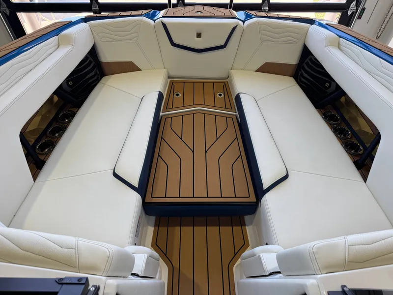 Slide: The Image of Nautique Super Air Nautique G25 2025 - 17