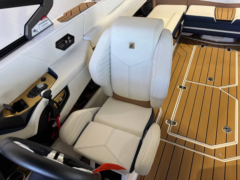 Slide: The Image of Nautique Super Air Nautique G25 2025 - 21