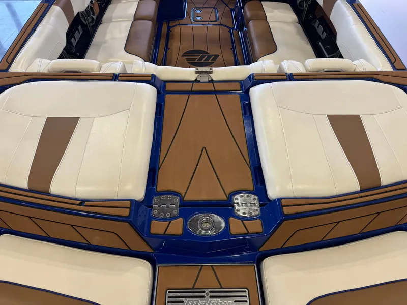 Slide: The Image of Malibu Wakesetter 23 LSV 2021 - 10