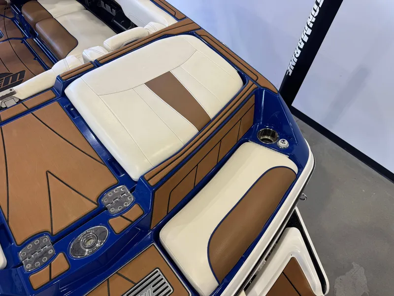Slide: The Image of Malibu Wakesetter 23 LSV 2021 - 11