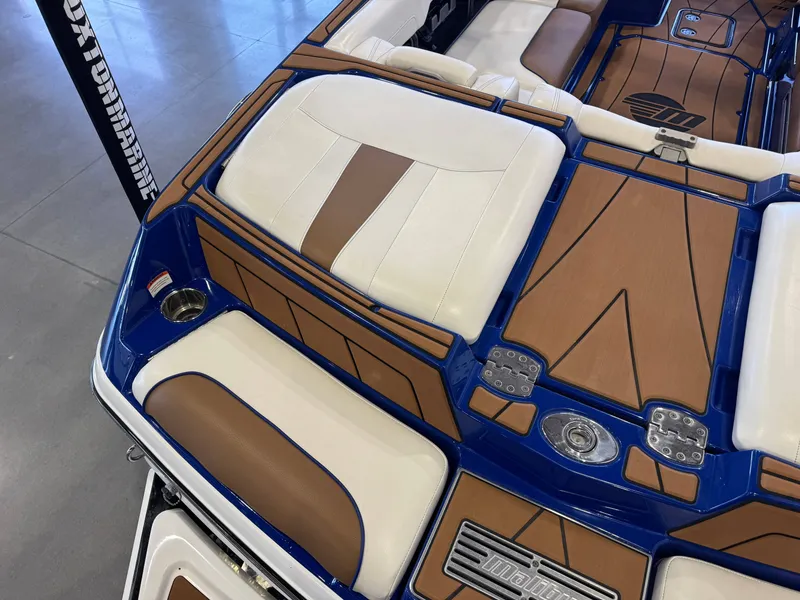 Slide: The Image of Malibu Wakesetter 23 LSV 2021 - 12